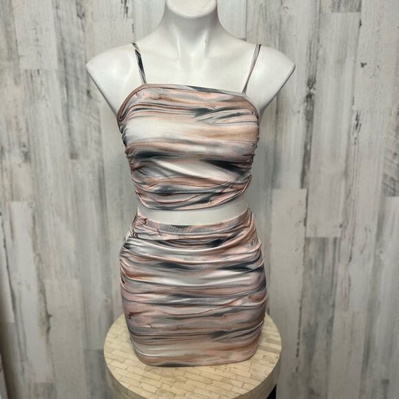 Two piece set - Picture 1 of 5